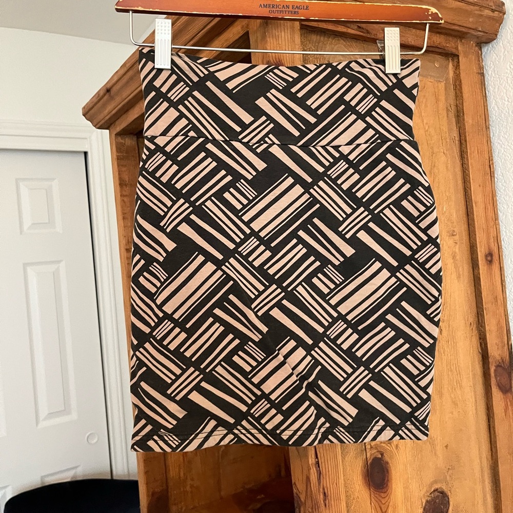 Black and tan Forever 21 skirt